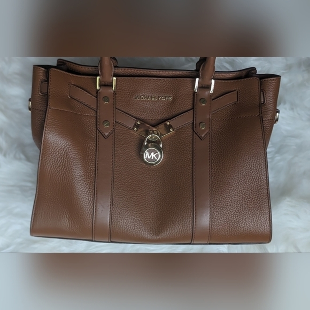 NWOT Michael Kors stunning brn soft leather gold lock in front & key in pouch
